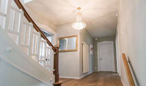 Frisch gestrichener Eingangsbereich, Malerarbeiten von Gut Malerhandwerk aus Wädenswil.