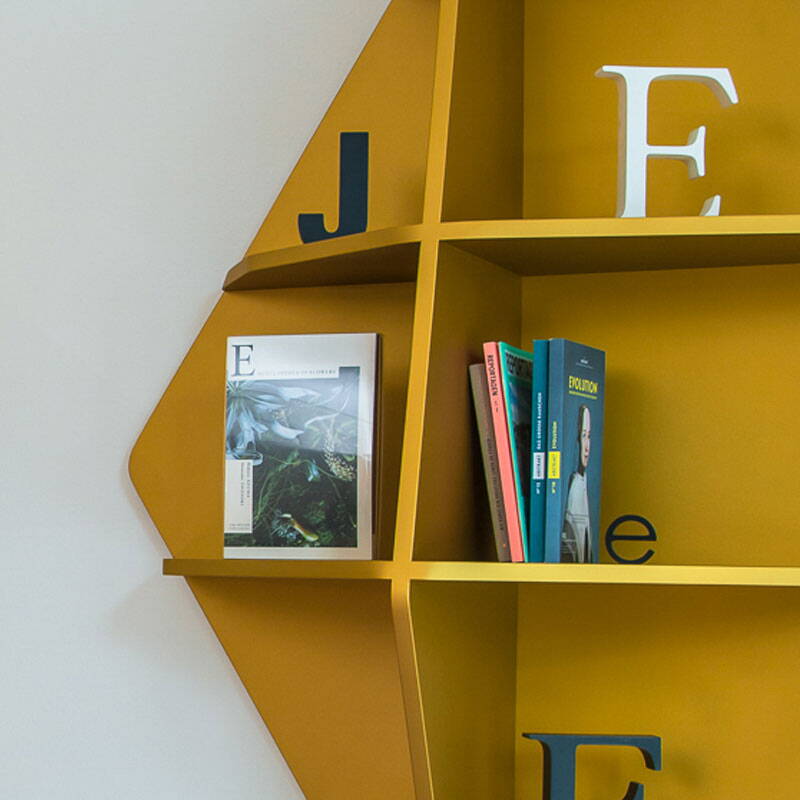 GUT Malerhandwerk_Wandregal GUT Malerhandwerk_Wandregal